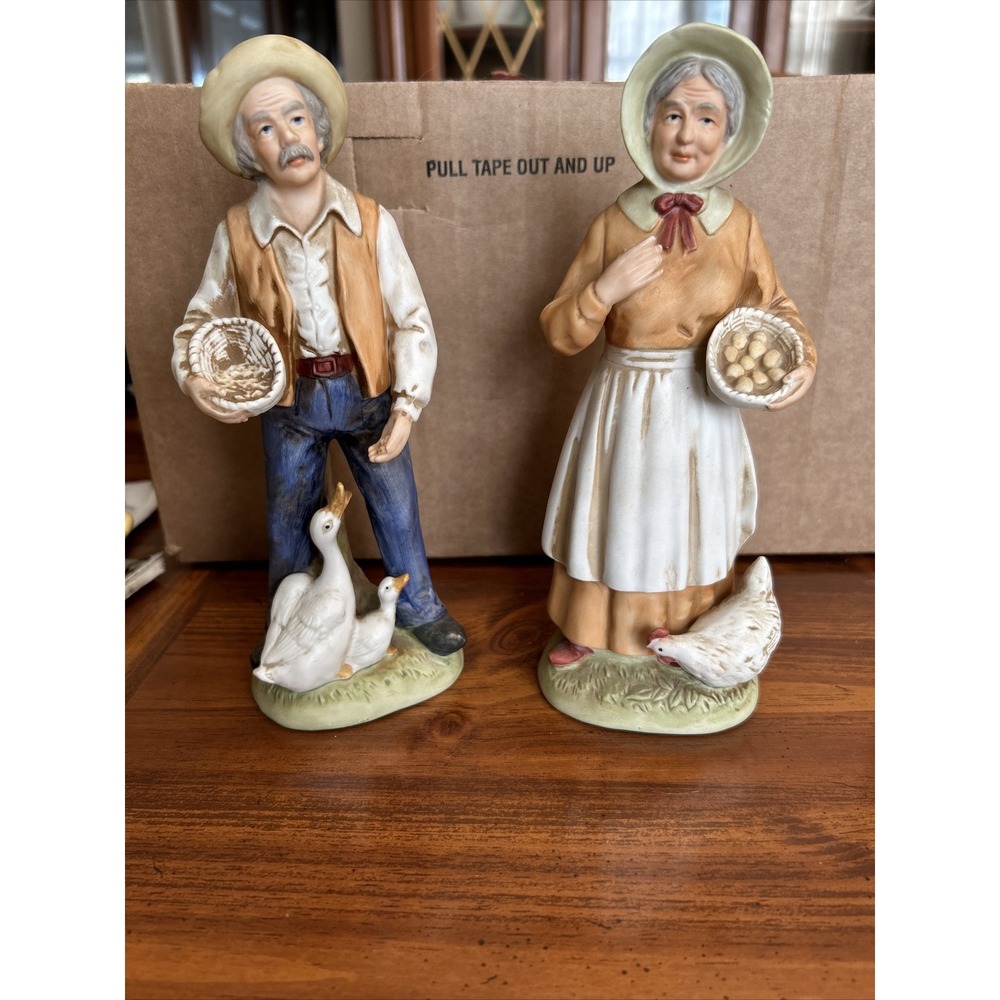 Vintage Homco‎ 1426 Man Women Farmers Ducks Chicken Figurine set 2